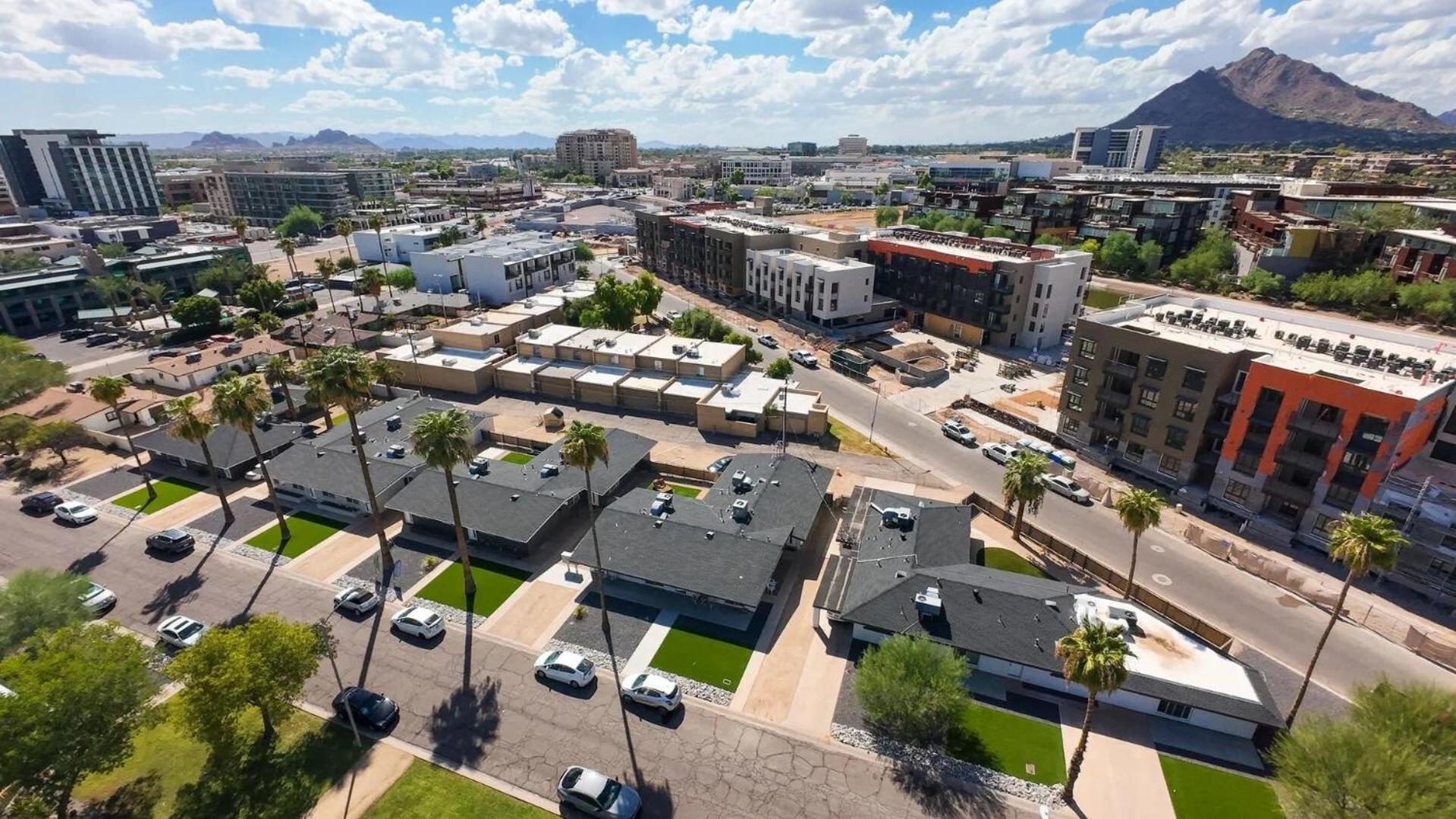 Aura-2 Units-next To The Entertainment District Holiday home *