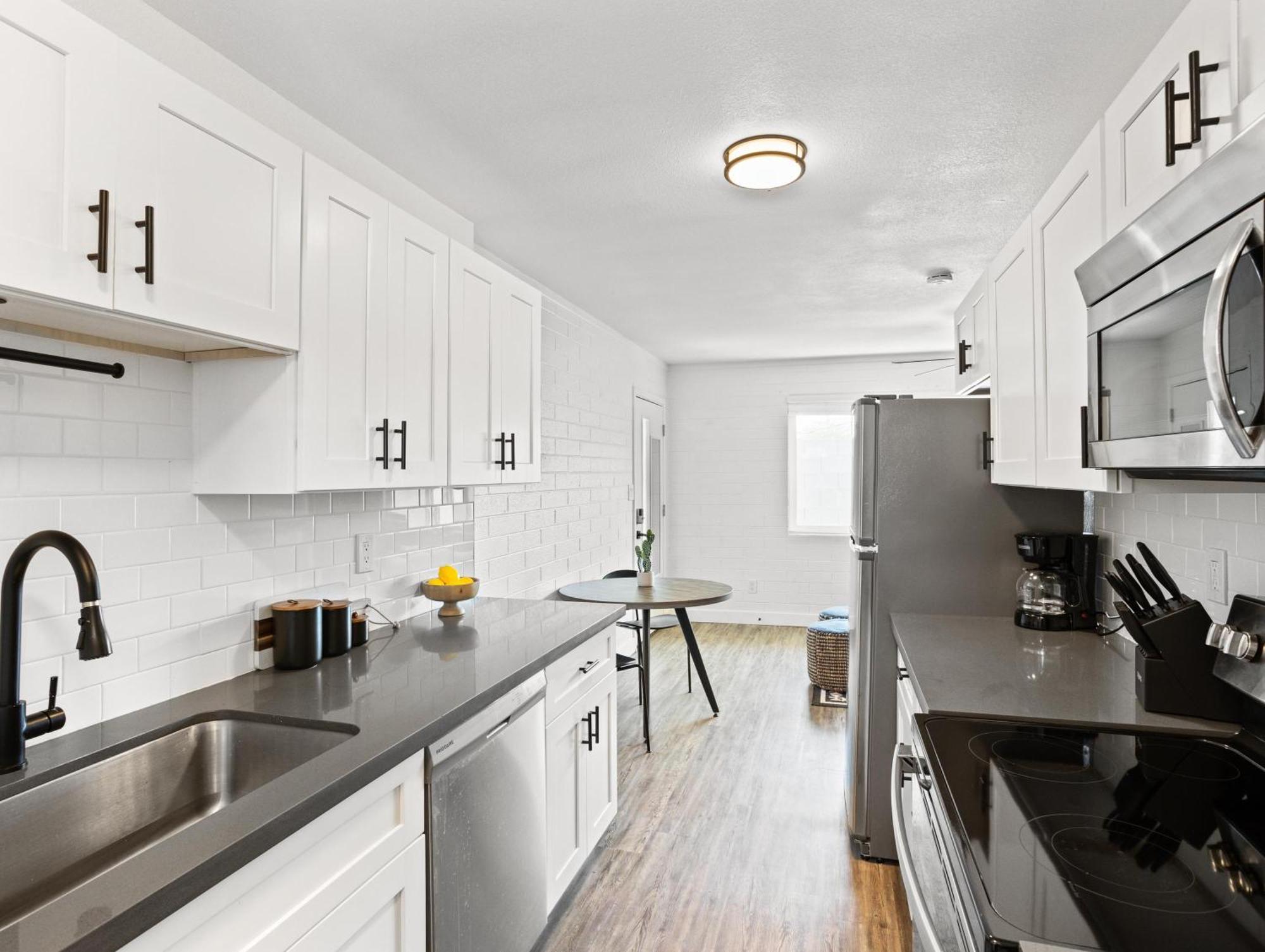 Aura-2 Units-next To The Entertainment District