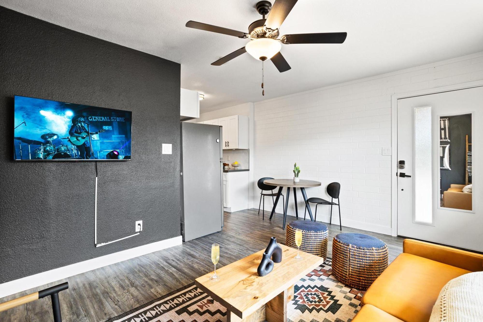 Aura-2 Units-next To The Entertainment District