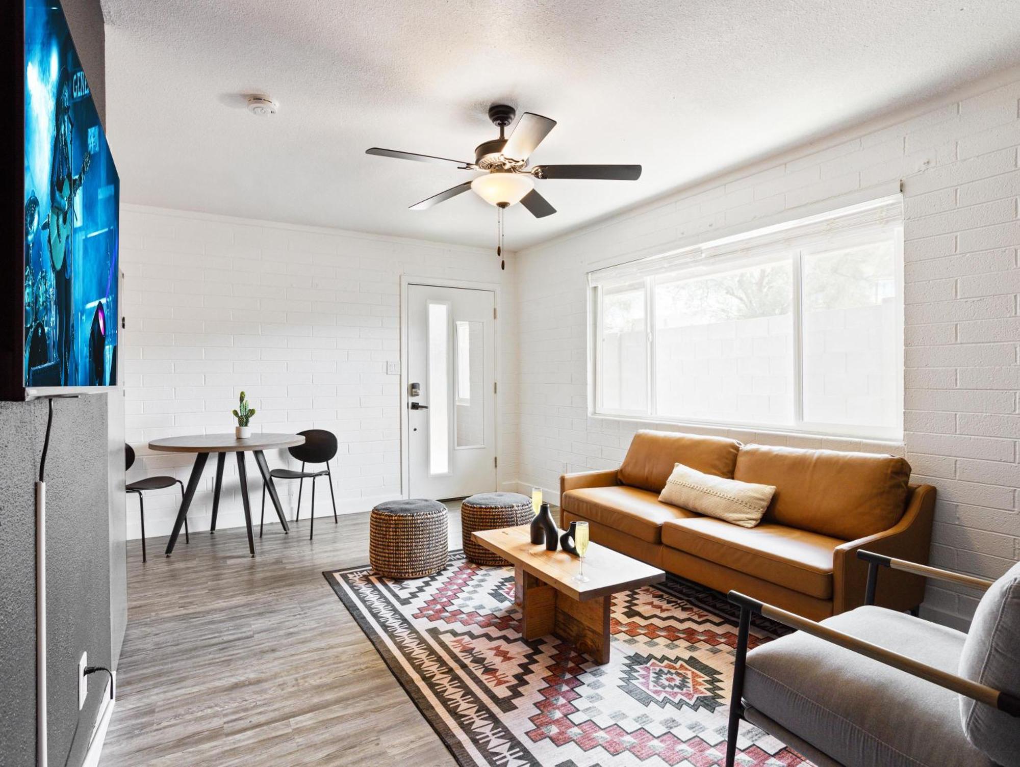 Aura-2 Units-next To The Entertainment District Holiday home Scottsdale