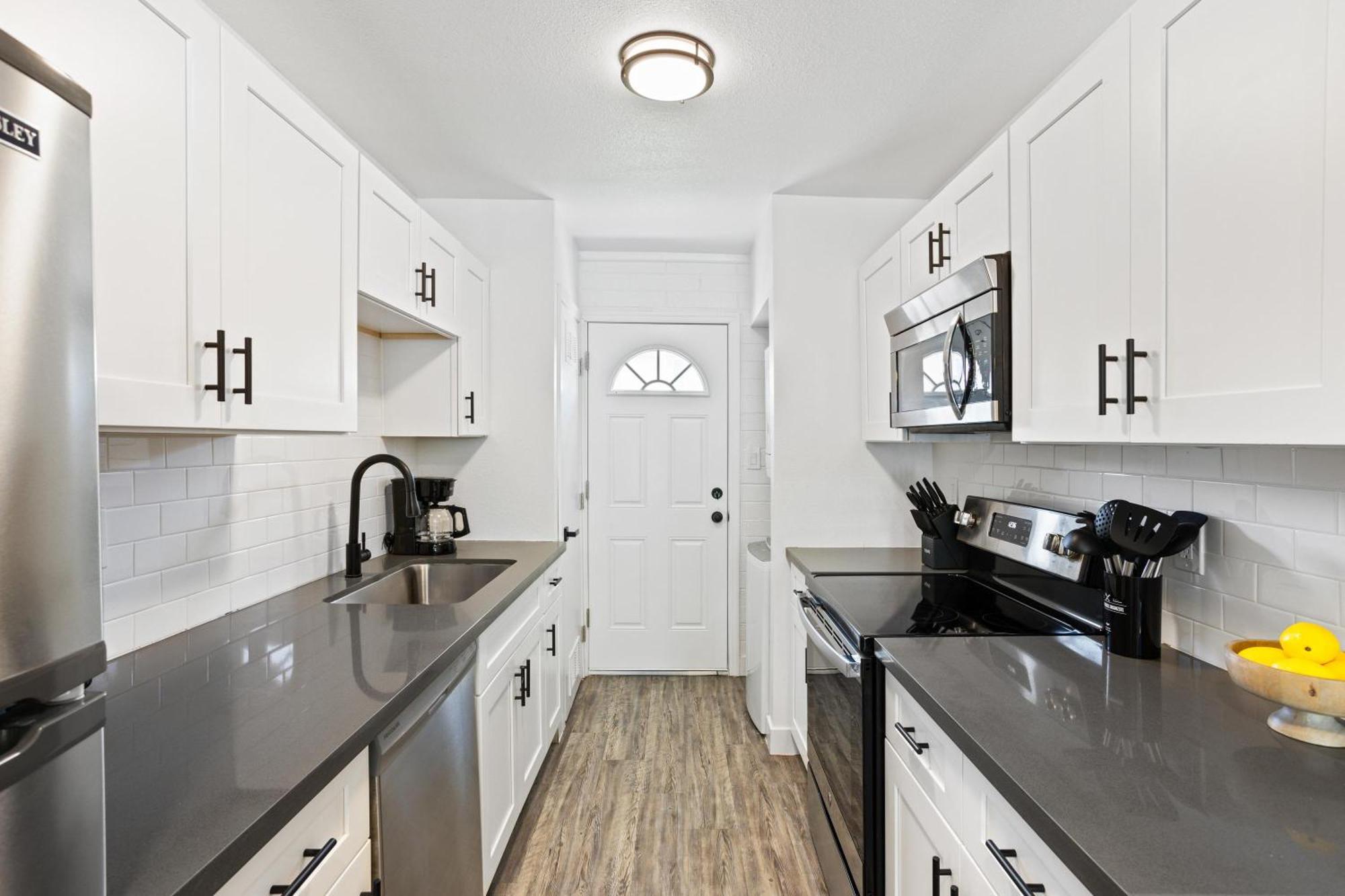 Aura-2 Units-next To The Entertainment District