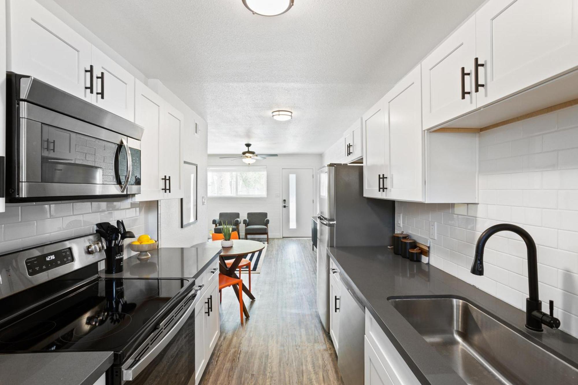 Aura-2 Units-next To The Entertainment District *